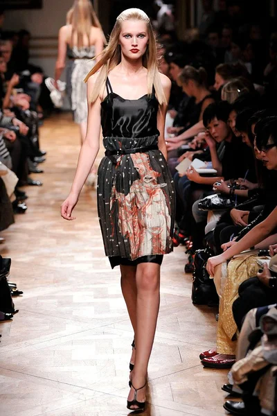 Look 30